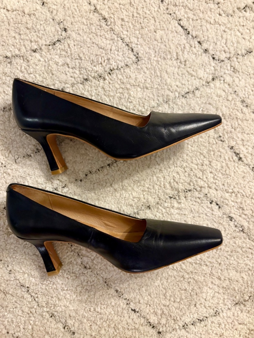Black leather pumps - Picture 4 of 4
